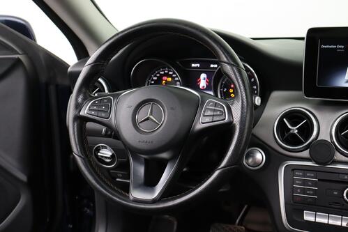 MERCEDES-BENZ CLA 180 DA + CAMERA + GPS + PANO + LEDER + ALU 