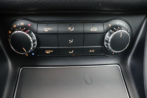 MERCEDES-BENZ CLA 180 DA + CAMERA + GPS + PANO + LEDER + ALU 