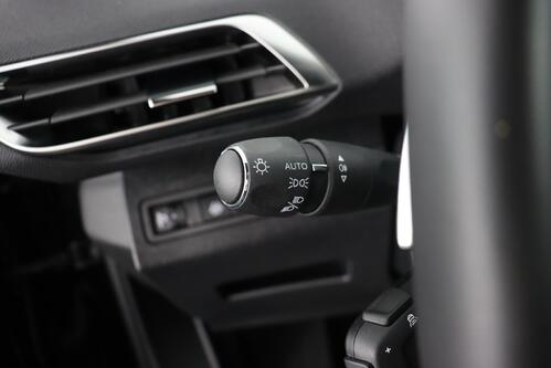 PEUGEOT 3008 1.2 PURETECH EAT8 + CARPLAY + GPS + CAMERA + PDC + CRUISE + ALU 
