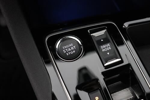 PEUGEOT 3008 1.2 PURETECH EAT8 + CARPLAY + GPS + CAMERA + PDC + CRUISE + ALU 
