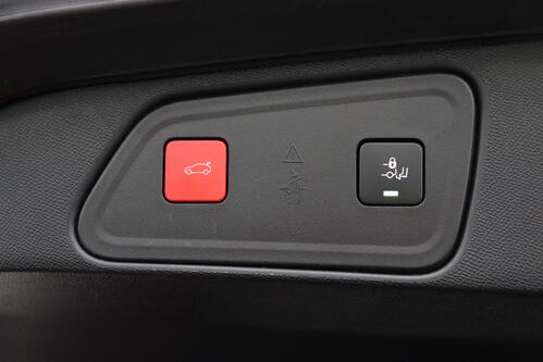 PEUGEOT 3008 1.2 PURETECH EAT8 + CARPLAY + GPS + CAMERA + PDC + CRUISE (ACC) + ALU 