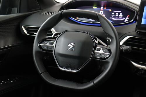 PEUGEOT 3008 1.2 PURETECH EAT8 + CARPLAY + GPS + CAMERA + PDC + CRUISE (ACC) + ALU 