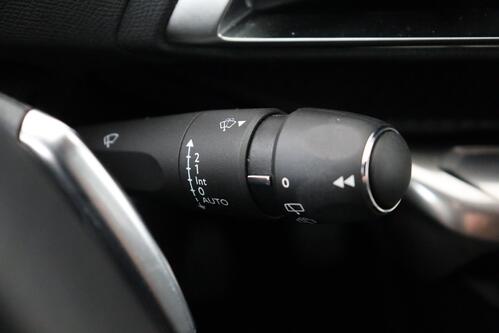 PEUGEOT 3008 1.2 PURETECH EAT8 + CARPLAY + GPS + CAMERA + PDC + CRUISE (ACC) + ALU 