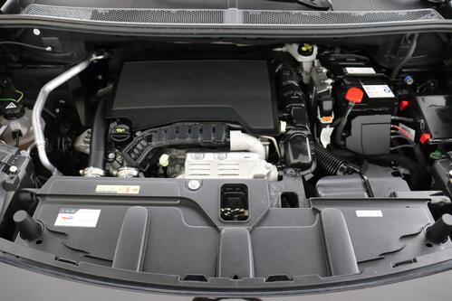 PEUGEOT 3008 1.2 PURETECH EAT8 + CARPLAY + GPS + CAMERA + PDC + CRUISE (ACC) + ALU 