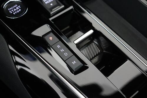 PEUGEOT 3008 1.2 PURETECH EAT8 + CARPLAY + GPS + CAMERA + PDC + CRUISE (ACC) + ALU 
