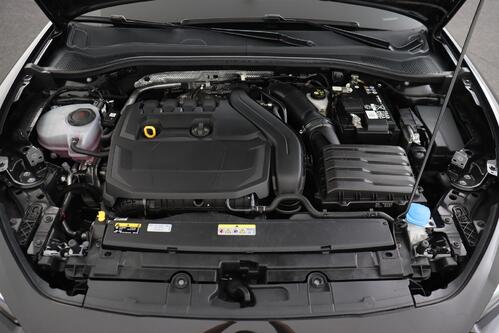 CUPRA Leon SPORTS TOURER 1.5 HEV + A/T + CARPLAY + CAMERA + PDC + CRUISE + ALU 18