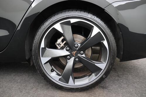 CUPRA Leon SPORTS TOURER 1.5 HEV + A/T + CARPLAY + CAMERA + PDC + CRUISE + ALU 18