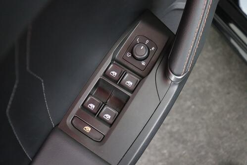 CUPRA Leon SPORTS TOURER 1.5 HEV + A/T + CARPLAY + CAMERA + PDC + CRUISE + ALU 18