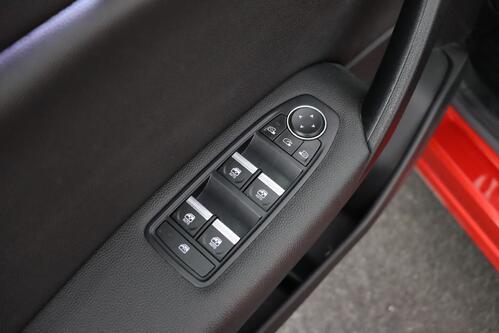 RENAULT Captur INTENS 1.3Tce EDC + A/T + GPS + CARPLAY + HALF/LEDER + CAMERA + OPEN DAK + PDC + CRUISE + ALU 17