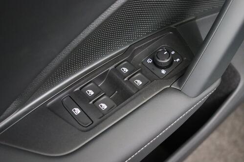 VOLKSWAGEN Tayron LIFE  30Y 1.5 e-TSI DSG MHEV  + 7PL. + CARPLAY + CAMERA + PDC + CRUISE (ACC) + ALU 