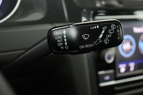 VOLKSWAGEN Golf VII 1.0 i + AIRCO 