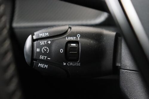 PEUGEOT 208 e  Active 50 kWh + A/T + CARPLAY + CRUISE