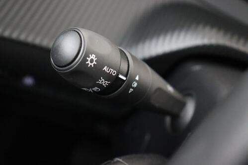PEUGEOT 208 e  Active 50 kWh + A/T + CARPLAY + CRUISE