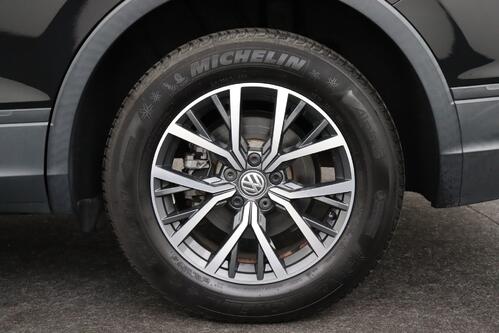VOLKSWAGEN Tiguan ALLSPACE 2.0 TSI + CARPLAY + CAMERA + LEDER + ALU 17