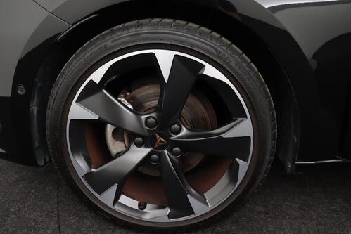 CUPRA Leon SPORTSTOURER 1.5i  Hybrid DSG + CARPLAY + CAMERA + PDC + CRUISE(ACC) + ALU 