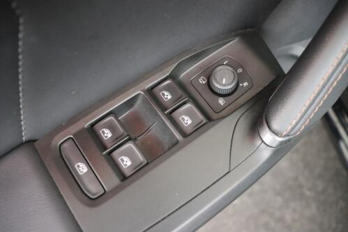 CUPRA Leon SPORTSTOURER 1.5i  Hybrid DSG + CARPLAY + CAMERA + PDC + CRUISE(ACC) + ALU 