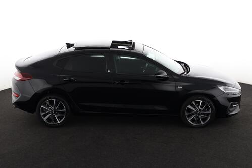 HYUNDAI i30 FASTBACK 1.5 T-GDI + GPS + CARPLAY + CAMERA + PDC + CRUISE + OPEN DAK + ALU 17