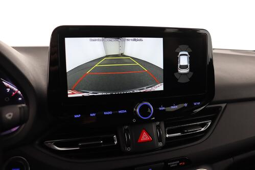HYUNDAI i30 FASTBACK 1.5 T-GDI + GPS + CARPLAY + CAMERA + PDC + CRUISE + OPEN DAK + ALU 17
