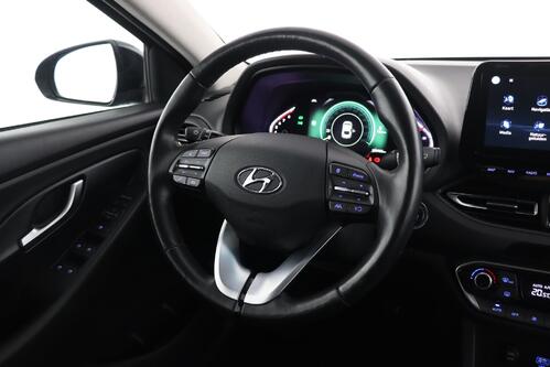 HYUNDAI i30 FASTBACK 1.5 T-GDI + GPS + CARPLAY + CAMERA + PDC + CRUISE + OPEN DAK + ALU 17