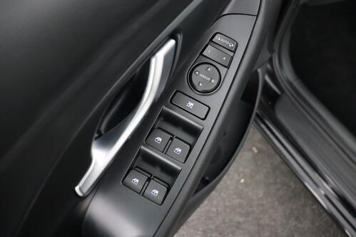 HYUNDAI i30 FASTBACK 1.5 T-GDI + GPS + CARPLAY + CAMERA + PDC + CRUISE + OPEN DAK + ALU 17