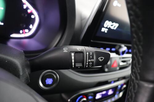 HYUNDAI i30 FASTBACK 1.5 T-GDI + GPS + CARPLAY + CAMERA + PDC + CRUISE + OPEN DAK + ALU 17