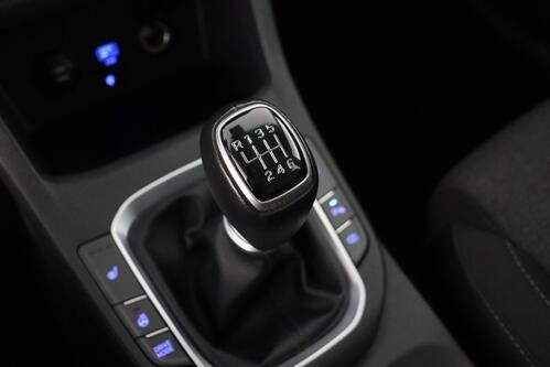 HYUNDAI i30 FASTBACK 1.5 T-GDI + GPS + CARPLAY + CAMERA + PDC + CRUISE + OPEN DAK + ALU 17