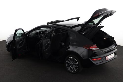 HYUNDAI i30 FASTBACK 1.5 T-GDI + GPS + CARPLAY + CAMERA + PDC + CRUISE + OPEN DAK + ALU 17