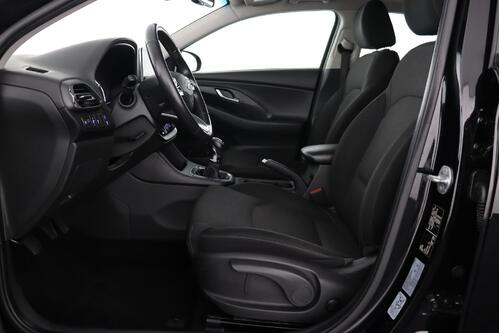 HYUNDAI i30 FASTBACK 1.5 T-GDI + GPS + CARPLAY + CAMERA + PDC + CRUISE + OPEN DAK + ALU 17