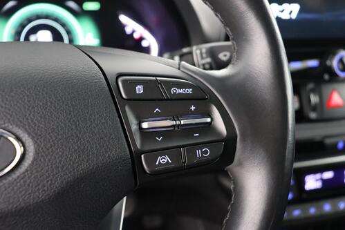 HYUNDAI i30 FASTBACK 1.5 T-GDI + GPS + CARPLAY + CAMERA + PDC + CRUISE + OPEN DAK + ALU 17