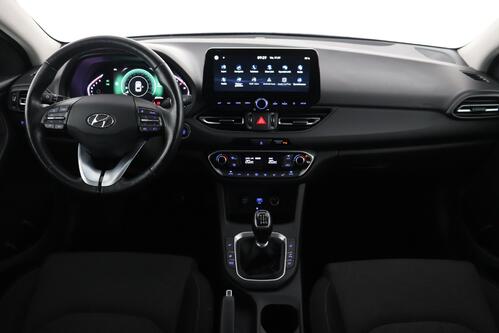 HYUNDAI i30 FASTBACK 1.5 T-GDI + GPS + CARPLAY + CAMERA + PDC + CRUISE + OPEN DAK + ALU 17