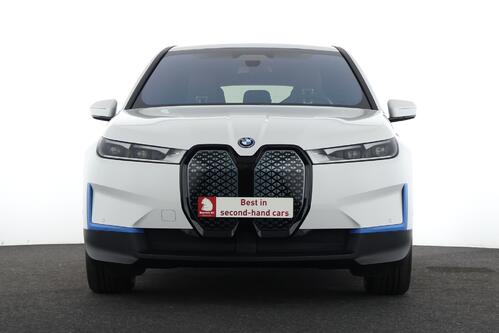 BMW iX XDRIVE 40 76.6 kWh + A/T + GPS + LEDER + CAMERA + PDC + CRUISE + ALU 