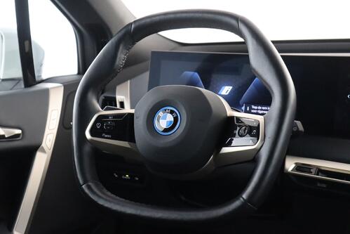 BMW iX XDRIVE 40 76.6 kWh + A/T + GPS + LEDER + CAMERA + PDC + CRUISE + ALU 