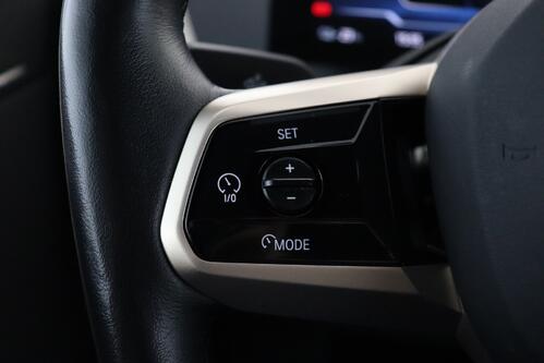BMW iX XDRIVE 40 76.6 kWh + A/T + GPS + LEDER + CAMERA + PDC + CRUISE + ALU 