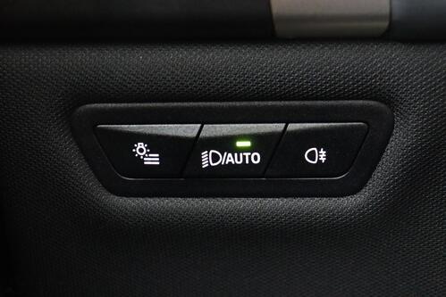 BMW iX XDRIVE 40 76.6 kWh + A/T + GPS + LEDER + CAMERA + PDC + CRUISE + ALU 