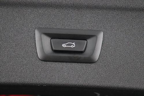 BMW iX XDRIVE 40 76.6 kWh + A/T + GPS + LEDER + CAMERA + PDC + CRUISE + ALU 