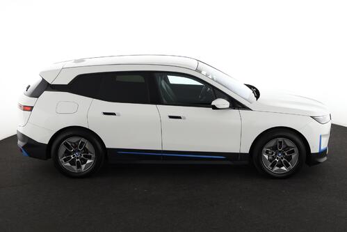 BMW iX XDRIVE 40 76.6 kWh + A/T + GPS + LEDER + CAMERA + PDC + CRUISE + ALU 