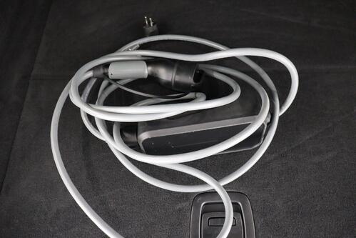 BMW iX XDRIVE 40 76.6 kWh + A/T + GPS + LEDER + CAMERA + PDC + CRUISE + ALU 