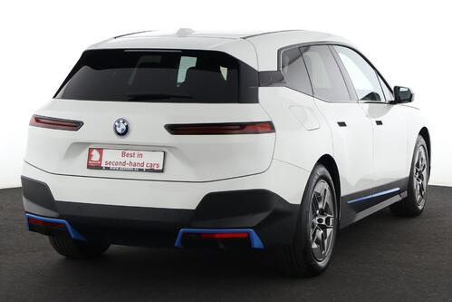 BMW iX XDRIVE 40 76.6 kWh + A/T + GPS + LEDER + CAMERA + PDC + CRUISE + ALU 