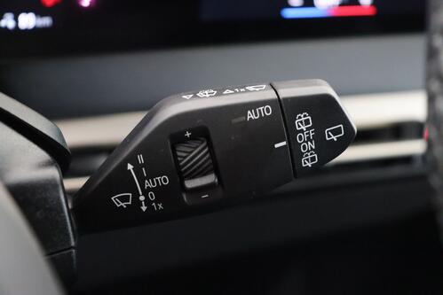 BMW iX XDRIVE 40 76.6 kWh + A/T + GPS + LEDER + CAMERA + PDC + CRUISE + ALU 