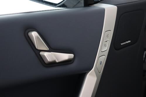 BMW iX XDRIVE 40 76.6 kWh + A/T + GPS + LEDER + CAMERA + PDC + CRUISE + ALU 