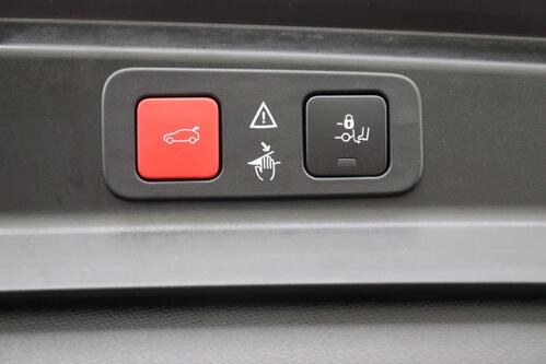 PEUGEOT 5008 1.2 i GT + 7PL. + CARPLAY + GPS + CAMERA + PDC + CRUISE (ACC) + HALF-LEDER + ALU 18