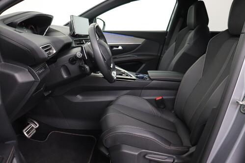 PEUGEOT 5008 1.2 i GT + 7PL. + CARPLAY + GPS + CAMERA + PDC + CRUISE (ACC) + HALF-LEDER + ALU 18