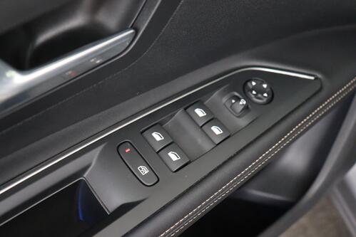 PEUGEOT 5008 1.2 i GT + 7PL. + CARPLAY + GPS + CAMERA + PDC + CRUISE (ACC) + HALF-LEDER + ALU 18