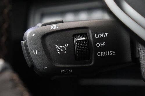 PEUGEOT 5008 1.2 i GT + 7PL. + CARPLAY + GPS + CAMERA + PDC + CRUISE (ACC) + HALF-LEDER + ALU 18