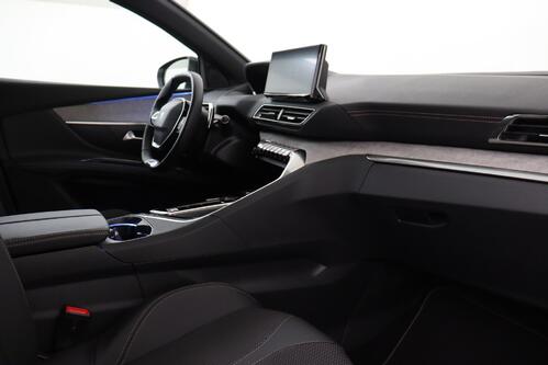 PEUGEOT 5008 1.2 i GT + 7PL. + CARPLAY + GPS + CAMERA + PDC + CRUISE (ACC) + HALF-LEDER + ALU 18