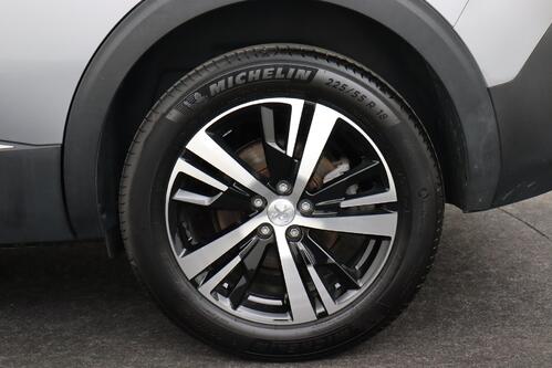 PEUGEOT 5008 1.2 i GT + 7PL. + CARPLAY + GPS + CAMERA + PDC + CRUISE (ACC) + HALF-LEDER + ALU 18