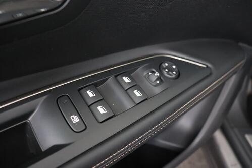 PEUGEOT 5008 GT  + 7PL. + CARPLAY + GPS + CAMERA + PDC + CRUISE + ALU 