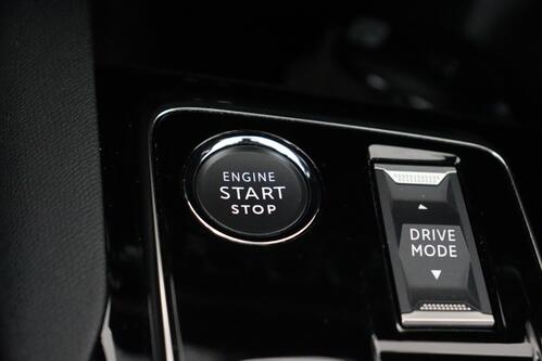 PEUGEOT 5008 GT  + 7PL. + CARPLAY + GPS + CAMERA + PDC + CRUISE + ALU 