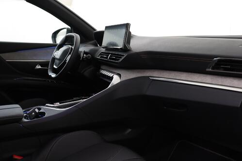 PEUGEOT 5008 GT-LINE 1.2 PURETECH EAT8 + A/T + 7PL. + GPS + CARPLAY + CAMERA + PDC + CRUISE(ACC) + ALU 18
