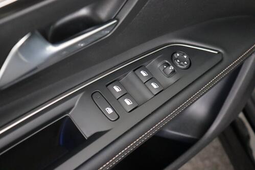 PEUGEOT 5008 GT-LINE 1.2 PURETECH EAT8 + A/T + 7PL. + GPS + CARPLAY + CAMERA + PDC + CRUISE(ACC) + ALU 18